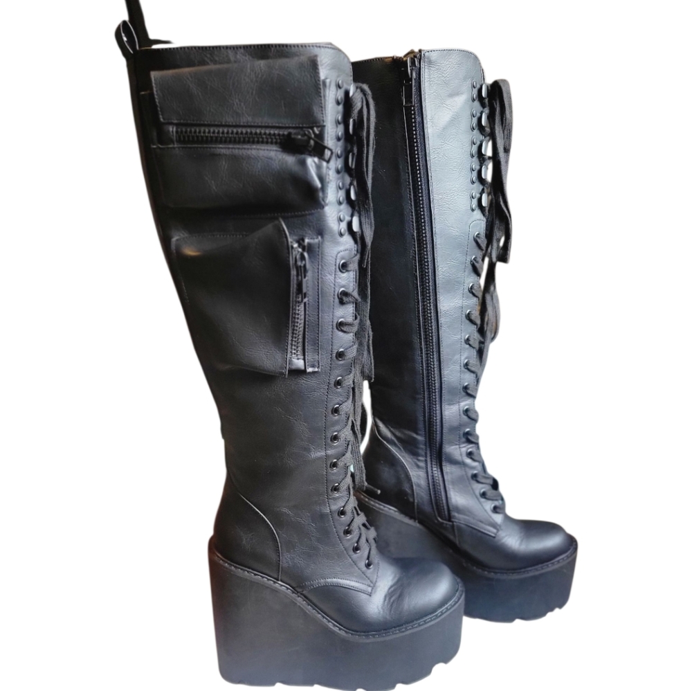 Dolls Kill Obsidian Pocket Platform Boots Current Mood Size 8..Zipper Pockets!!